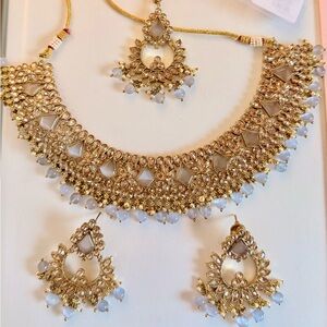 Elegant Gold and White Necklace Set